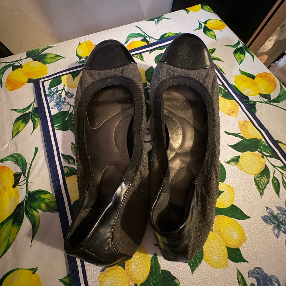 Black and Gray Flats flats